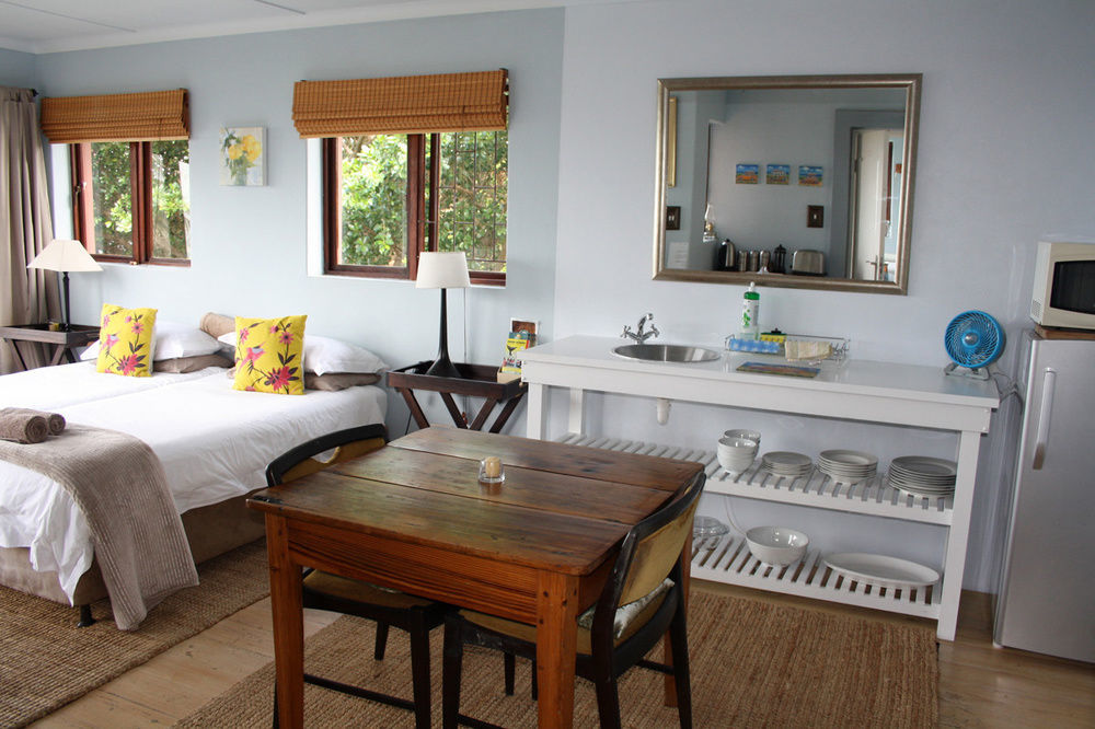 Zen Guesthouse Jeffreys Bay Bagian luar foto