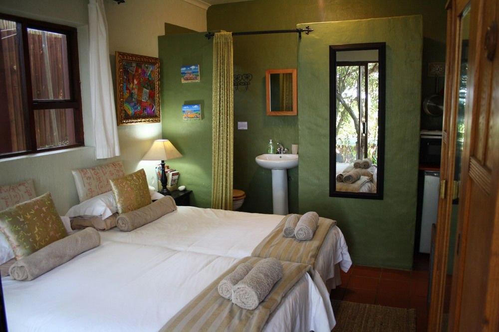 Zen Guesthouse Jeffreys Bay Bagian luar foto
